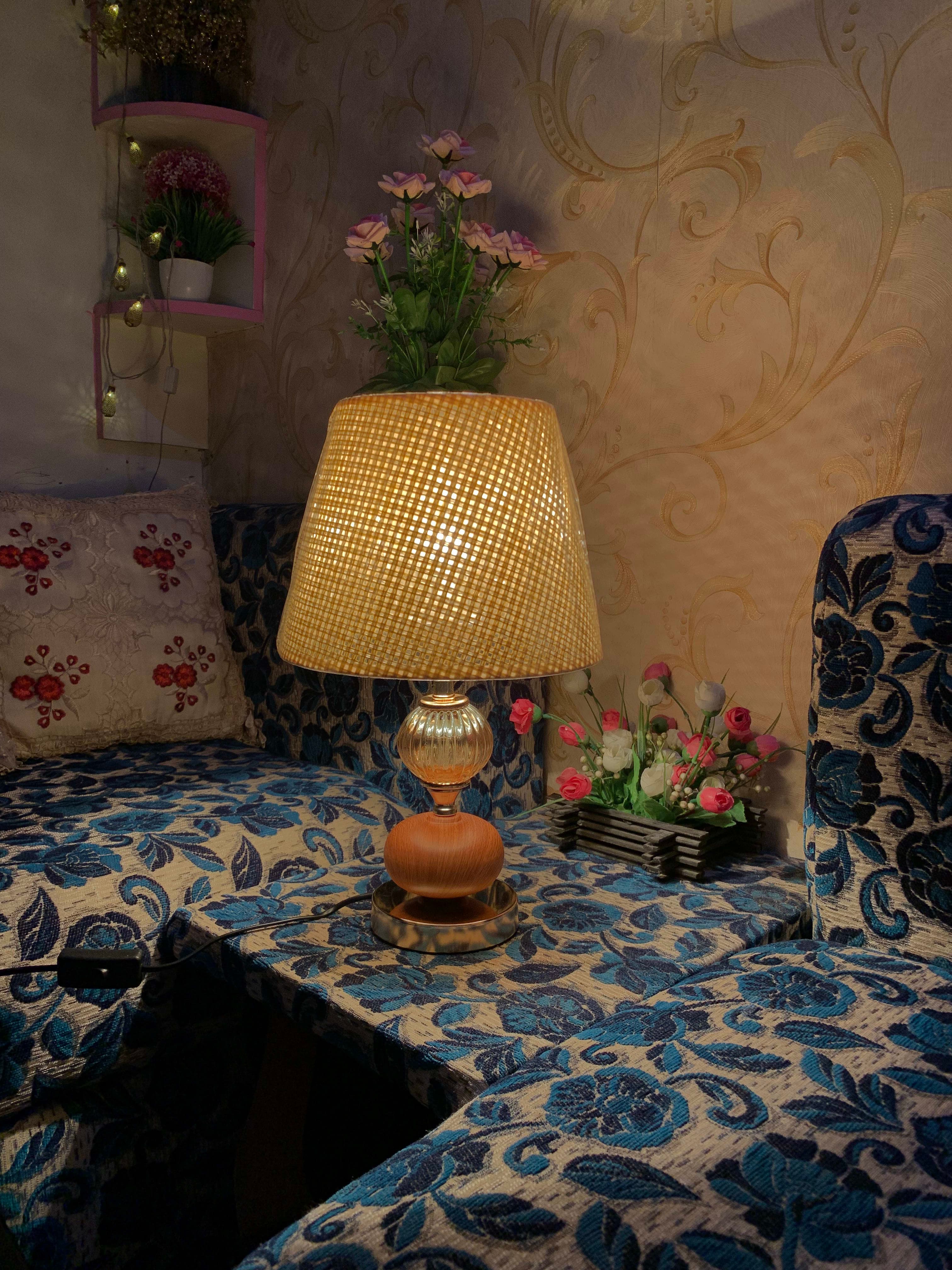 Classic Wooden Shade Lamp