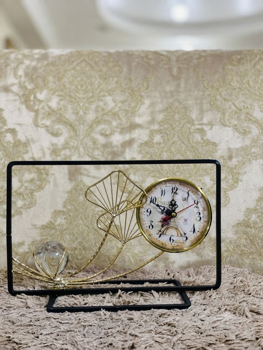 Modern Ginkgo Leaf Metal Table Clock with Glass Ball)